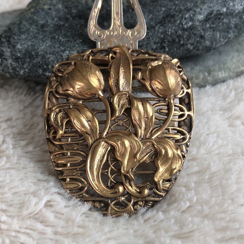 Art Nouveau Deco Brass Repousse Filigree German Style Dress Clip - Picture 9 of 17